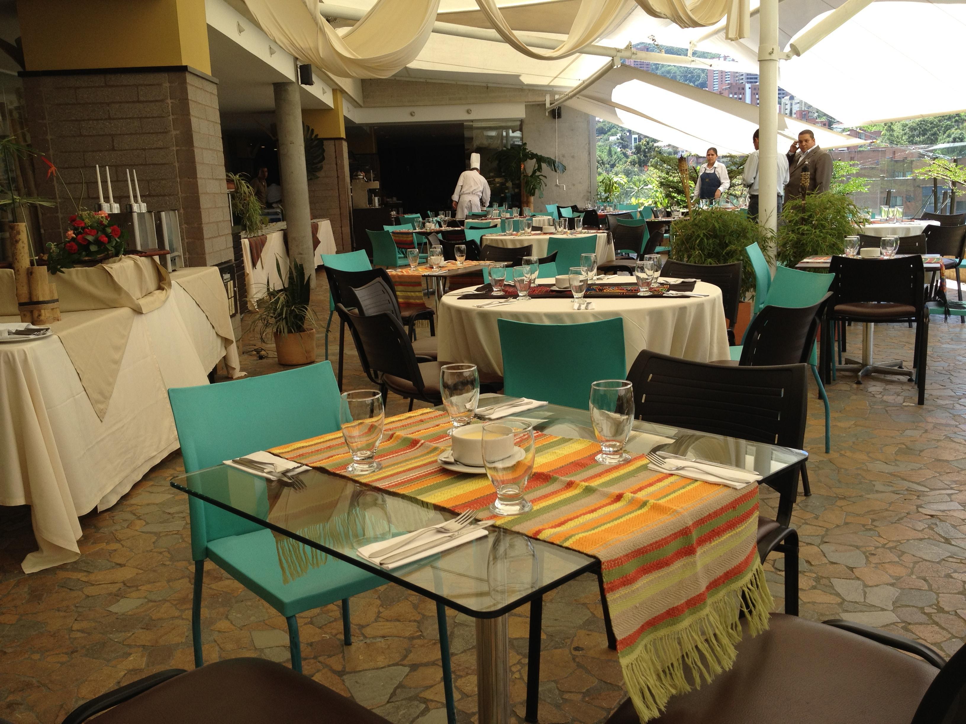 Diez Hotel Categoria Colombia Медельин Экстерьер фото Restaurant in the hotel