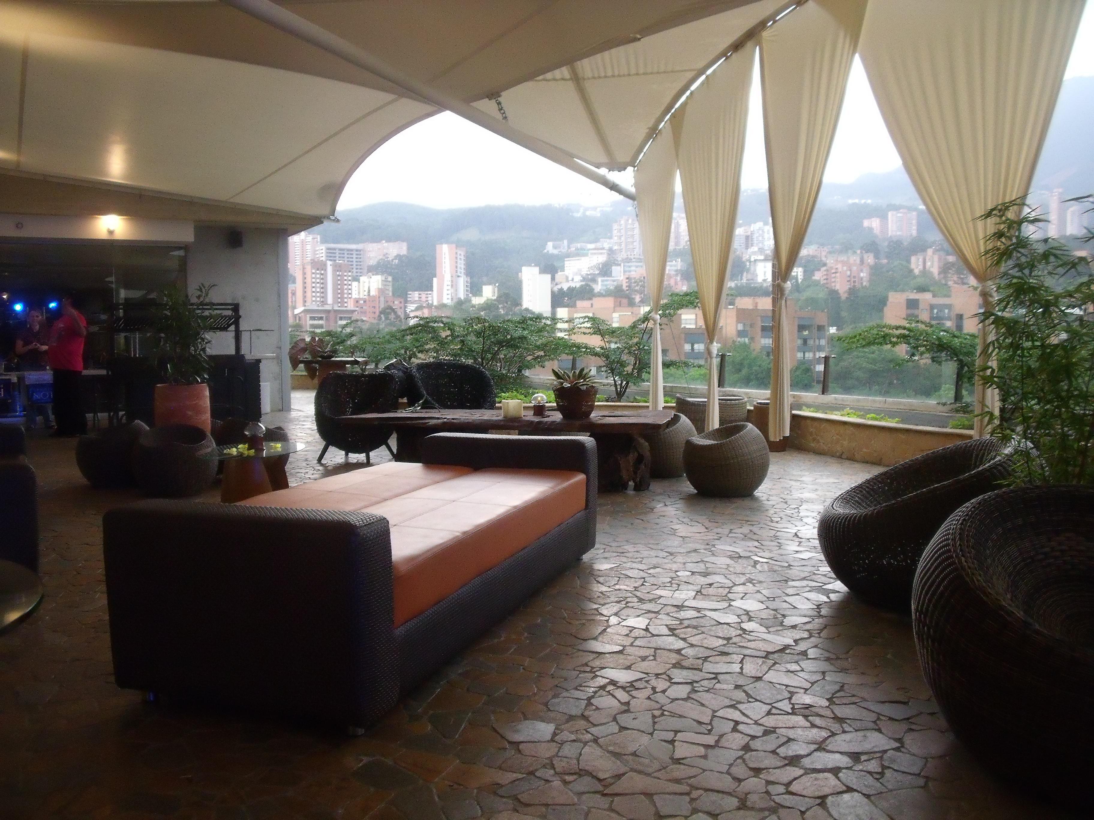 Diez Hotel Categoria Colombia Медельин Экстерьер фото The Sky Bar