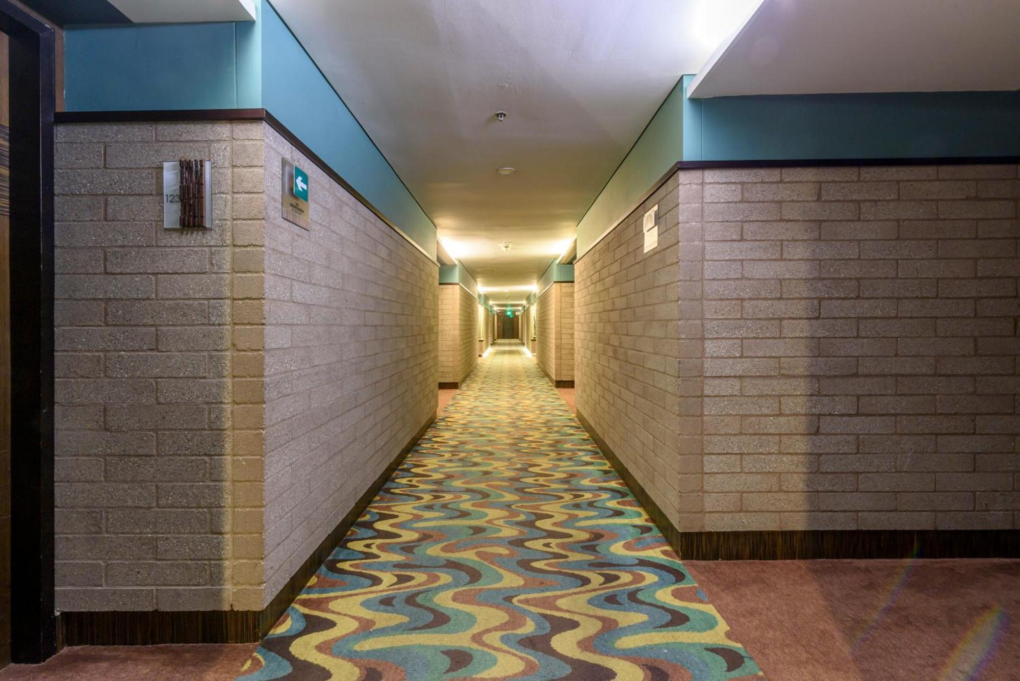 Diez Hotel Categoria Colombia Медельин Экстерьер фото A corridor in the hotel