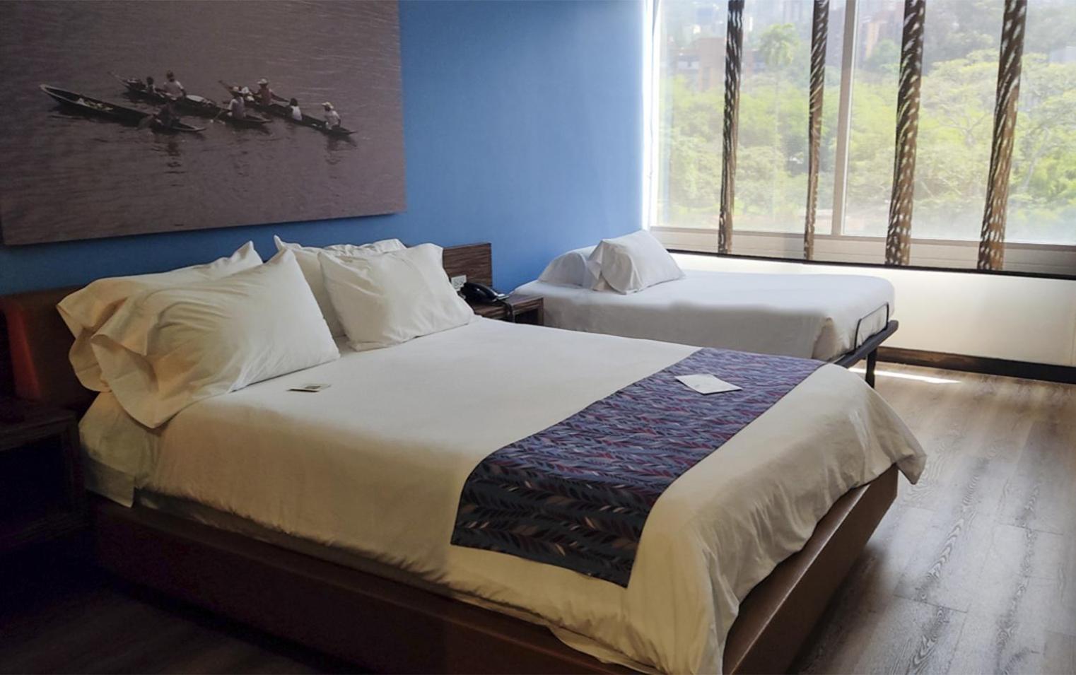 Diez Hotel Categoria Colombia Медельин Экстерьер фото A room at the hotel