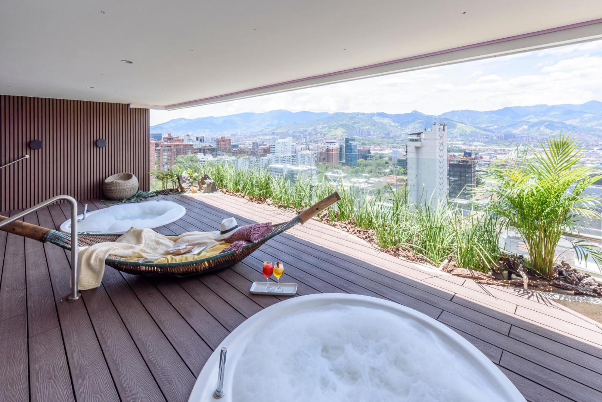 Diez Hotel Categoria Colombia Медельин Экстерьер фото The Spa at The Mira