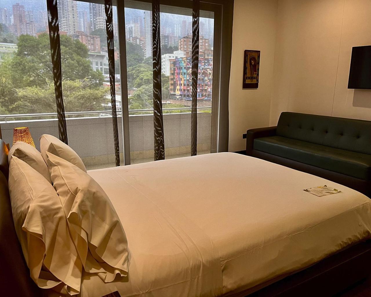 Diez Hotel Categoria Colombia Медельин Экстерьер фото A bedroom in the hotel
