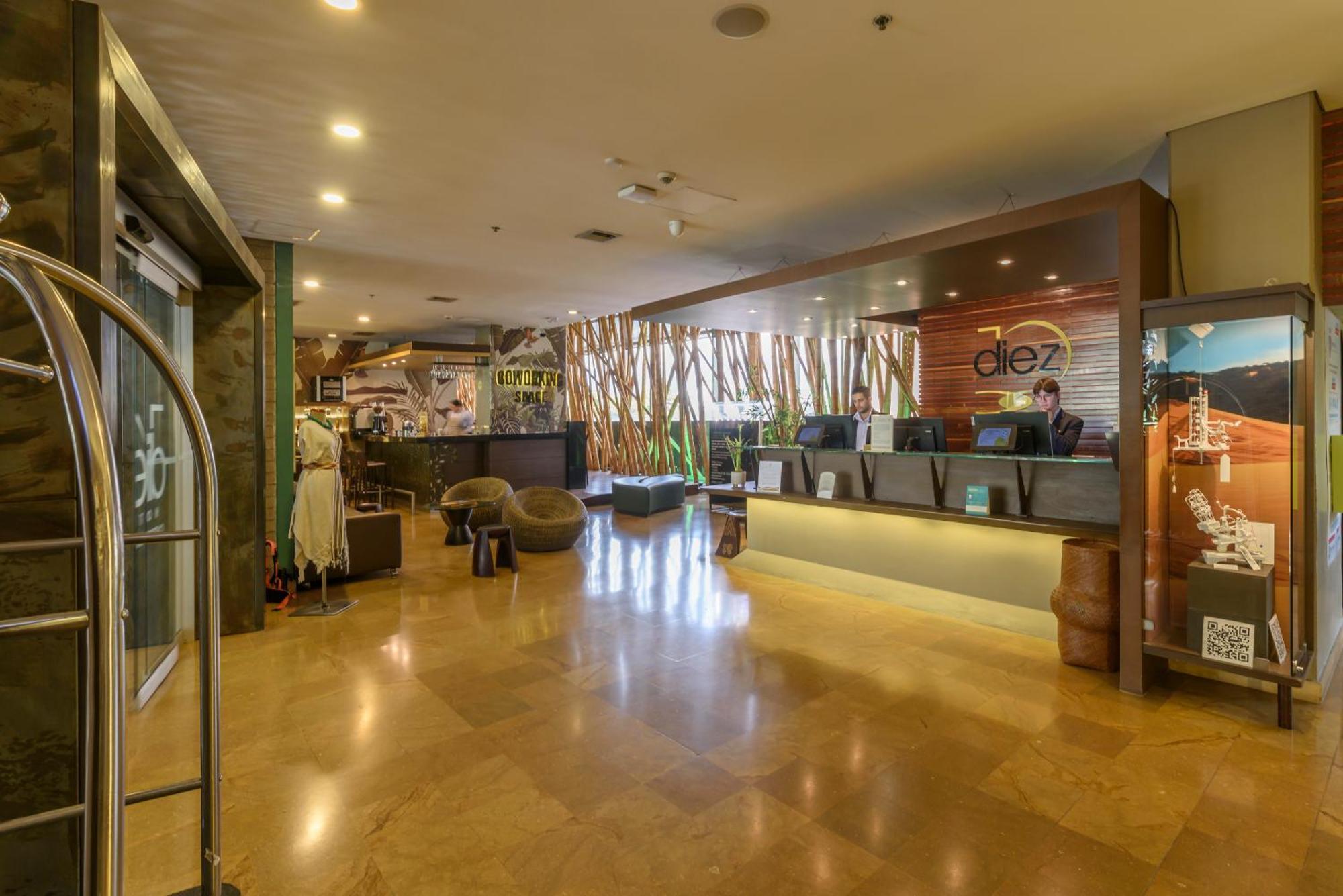 Diez Hotel Categoria Colombia Медельин Экстерьер фото Lobby