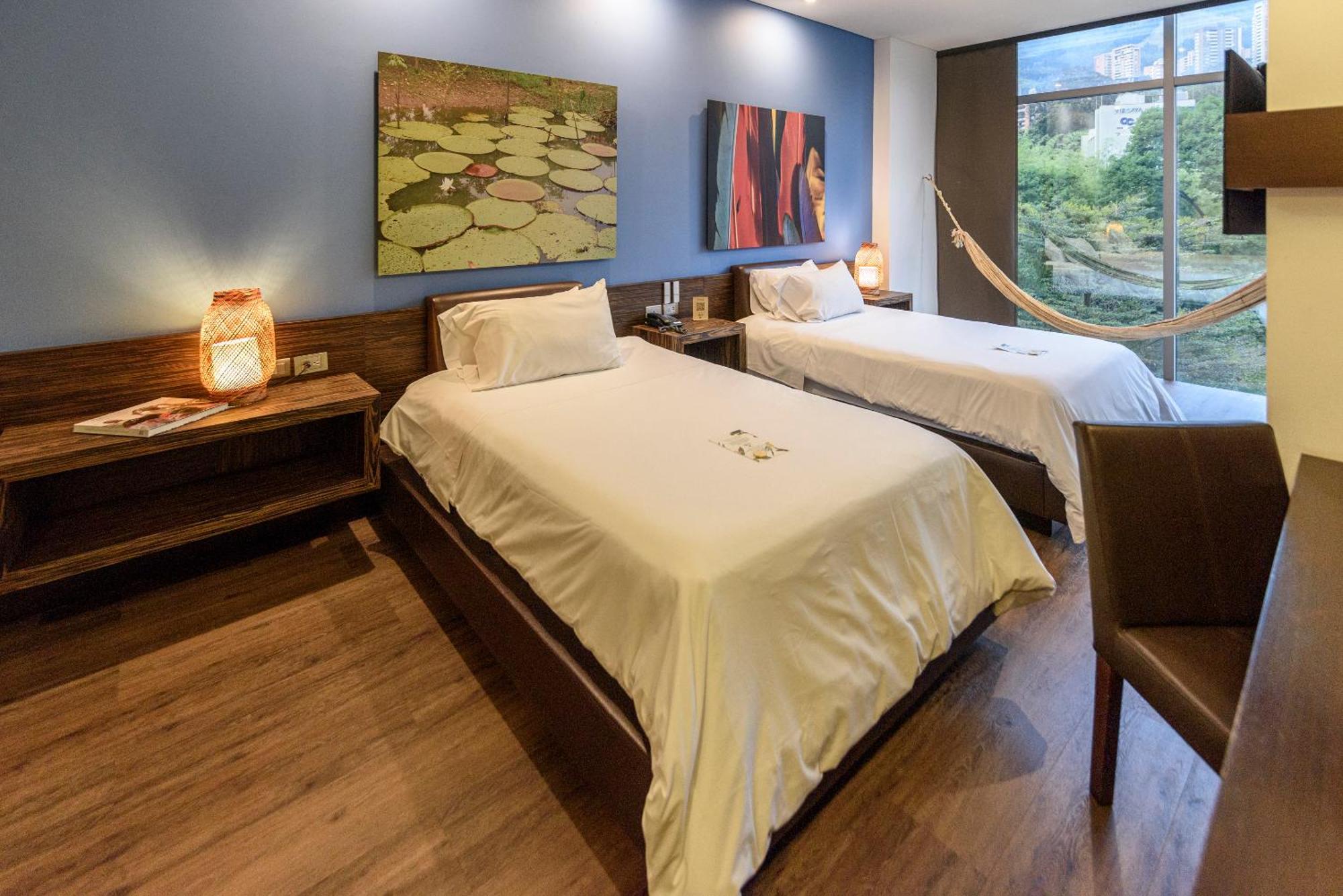 Diez Hotel Categoria Colombia Медельин Экстерьер фото A room at the hotel