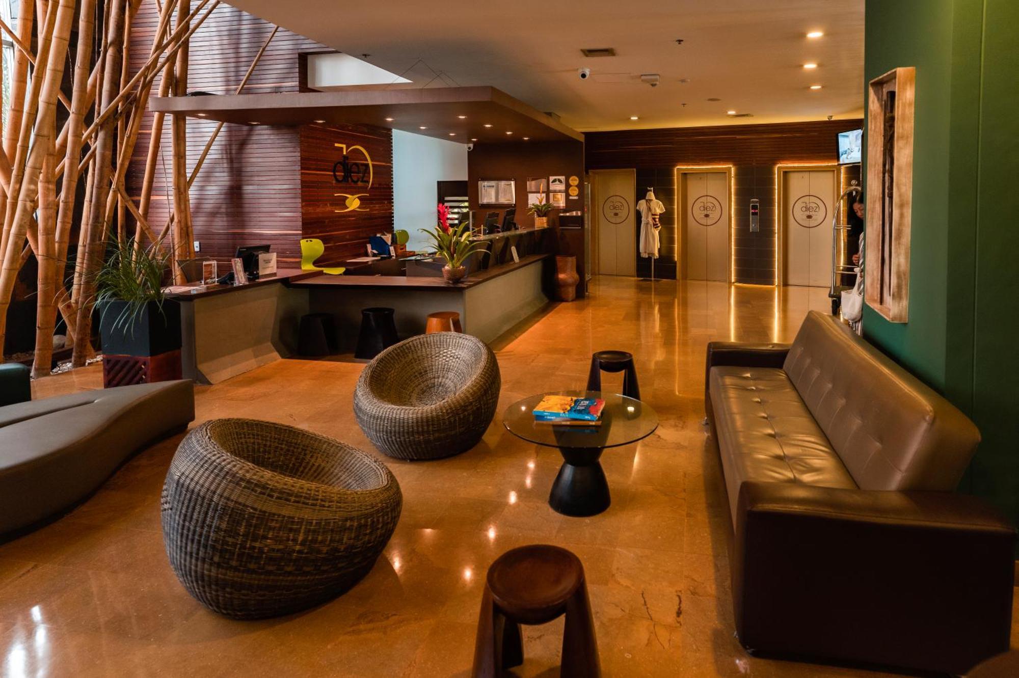 Diez Hotel Categoria Colombia Медельин Экстерьер фото Lobby