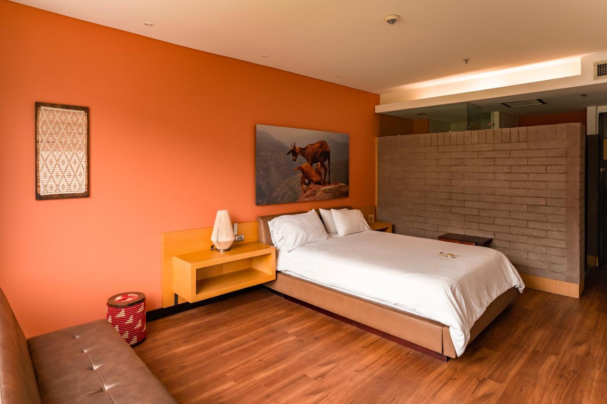Diez Hotel Categoria Colombia Медельин Экстерьер фото A bedroom at the hotel