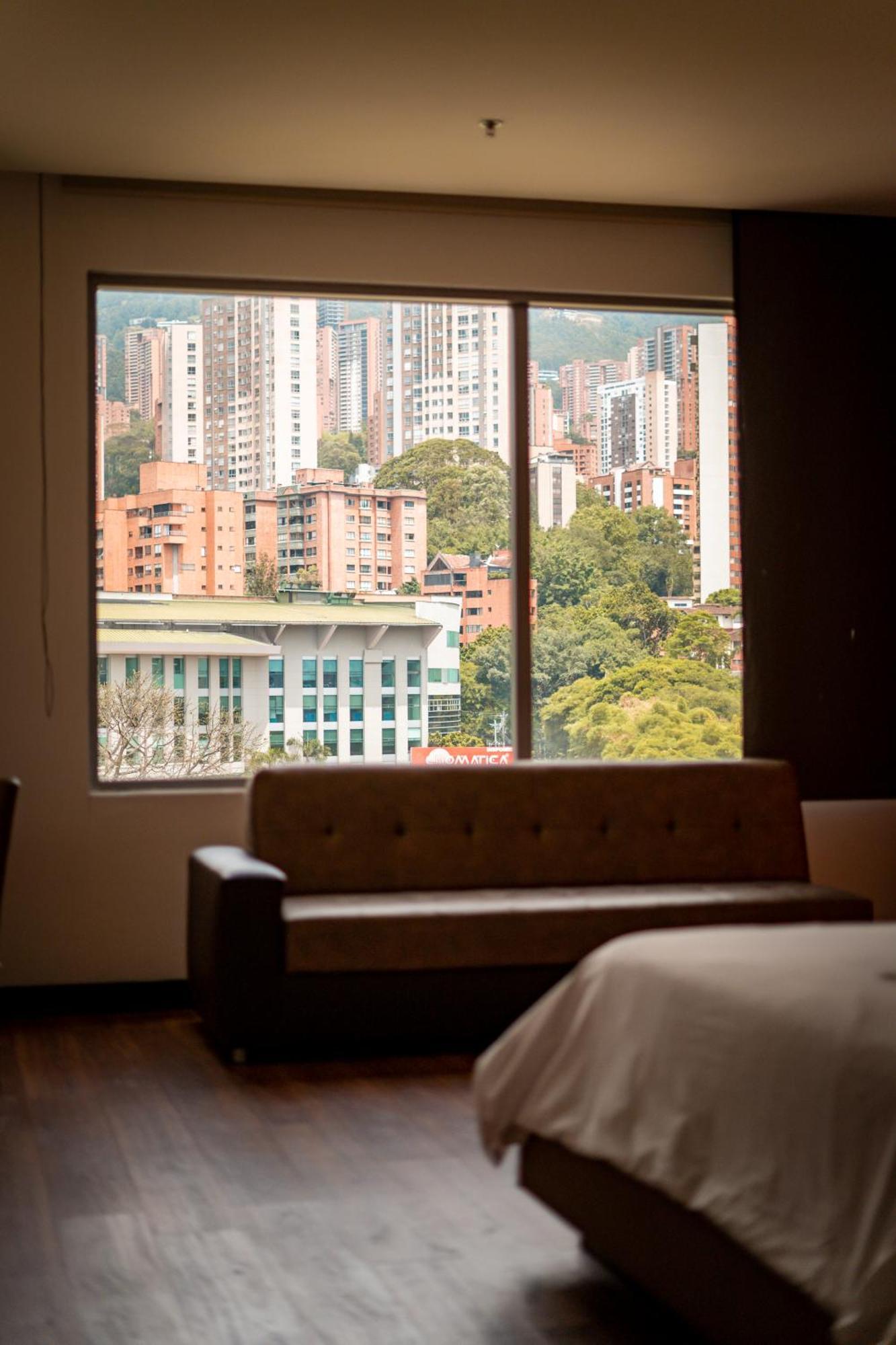 Diez Hotel Categoria Colombia Медельин Экстерьер фото View of the stadium from the hotel