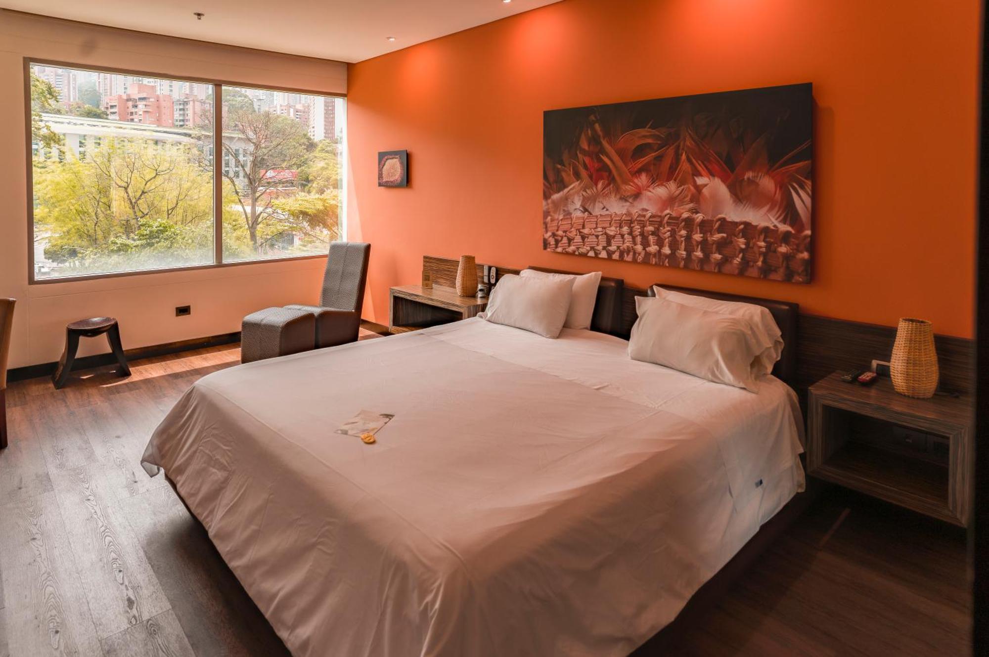 Diez Hotel Categoria Colombia Медельин Экстерьер фото A bedroom at the hotel